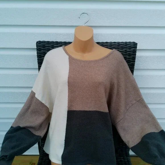 BLUE PEPPER SWEATER SIZE SM-MED - Picture 1 of 5